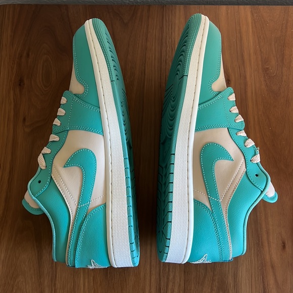 New Air Jordan 1 Low - Picture 5 of 7